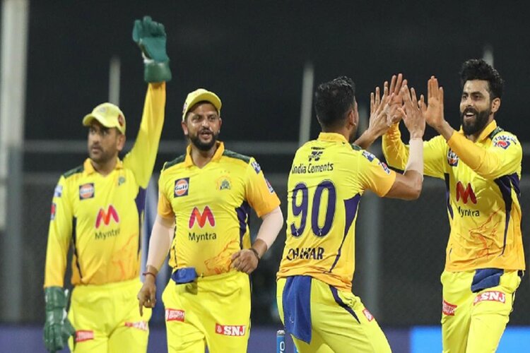 IPL  2021: धोनी के winning six के साथ CSK प्ले-ऑफ में, 6 विकेट से हारी SRH