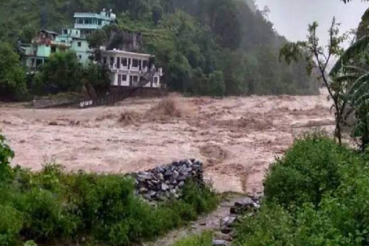  भारी बारिश ने मचाई उत्तराखंड-बद्रीनाथ में तबाही, केदारनाथ में बचाए गए 22 श्रद्धालु