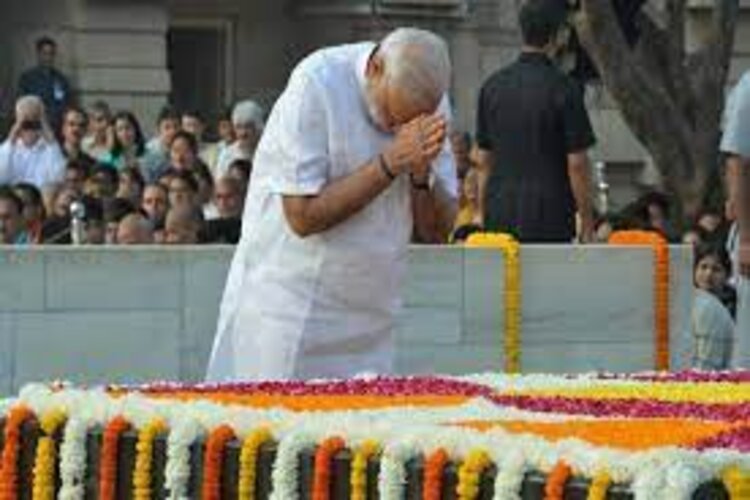 Gandhi Jayanti 2021: गांधी जयंती पर PM मोदी ने राजघाट जाकर दी श्रद्धांजलि