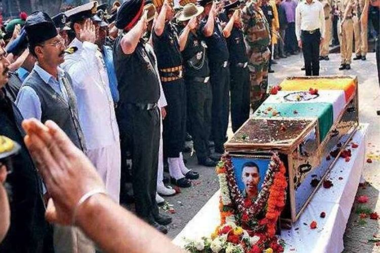 J&K के शहीद जवानों को राहुल गांधी ने किया नमन, वही पंजाब सीएम ने दी आर्थिक मदद