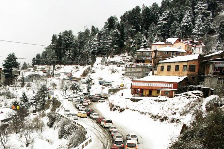 सर्दियों में इन खूबसूरत हिल स्टेशनों पर बिताए वक्त, 5 हजार में पूरी होगी ट्रिप