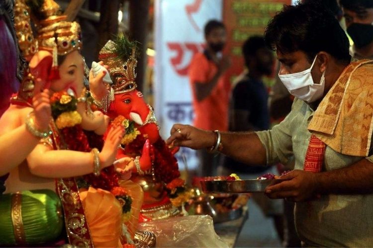 Ganesh Chaturthi: कोविड प्रतिबंधों के बीच आज से शुरू होगा गणेश चतुर्थी का उत्सव