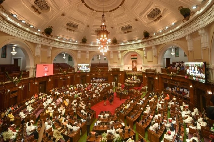 सपा के विरोध के बीच यूपी विधानसभा का बजट सत्र शुरू