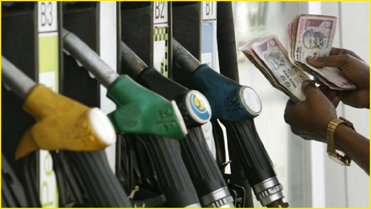 Petrol price cut by 15 paise/Litre in Delhi after 3-day break