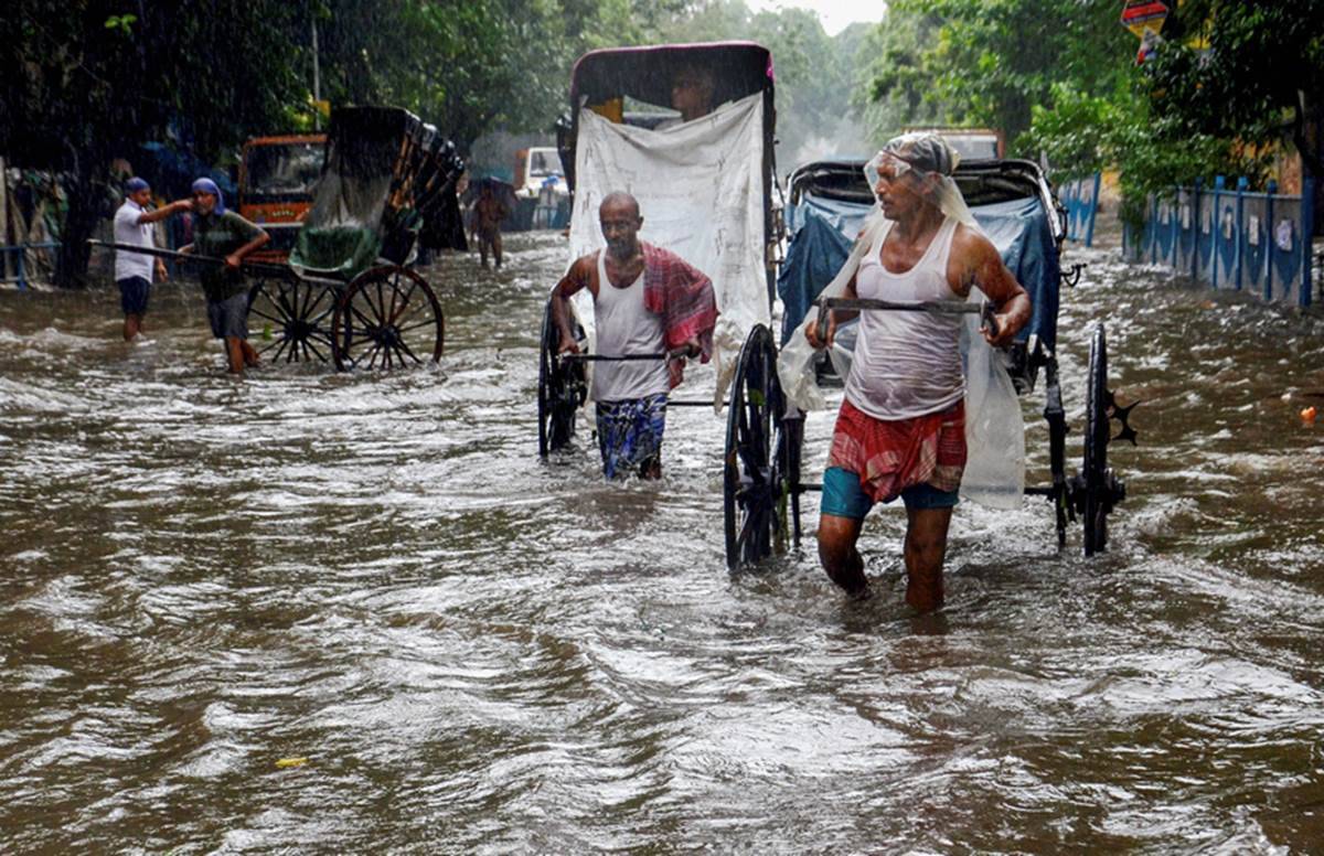 बारिश से दिल्ली-NCR को हो रहा है भारी नुकसान, घर से बाहर निकलने से पहले पढ़ लें