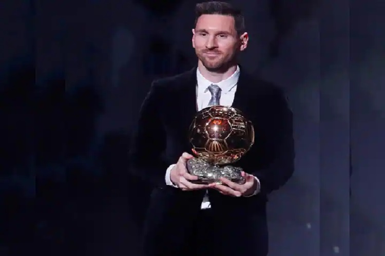 Ballon d'Or Award 2021: लियोनेल मेसी ने बनाया रिकॉर्ड 7वीं बार जीता बैलोन डिओर अवॉर्ड, क्रिस्टियानो रोनाल्डो और रॉबर्ट लेवानडॉस्की को छोड़ा पीछे