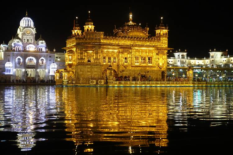 एक मुस्लिम ने रखी थी स्वर्ण मंदिर की नींव, पढ़िए ऐसी ही बेहतरीन कहानियां