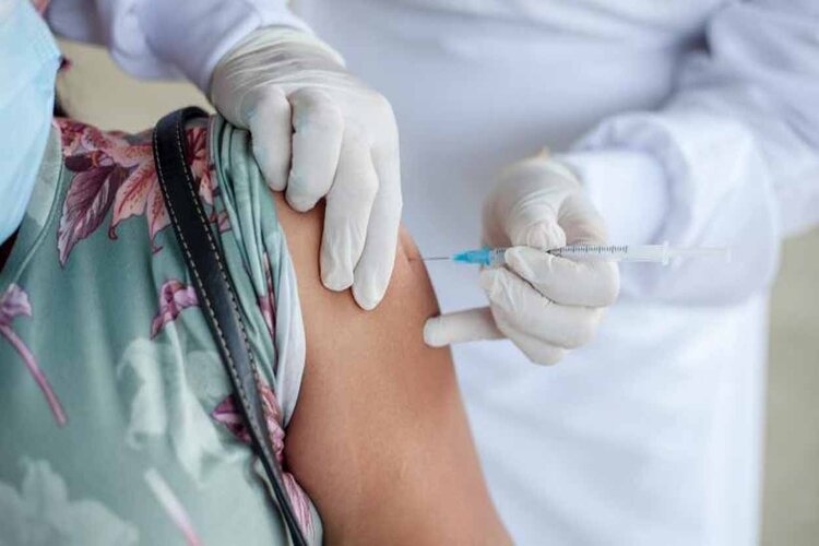 Vaccinate all school teachers on priority before Teachers’ Day, says Health Minister 
