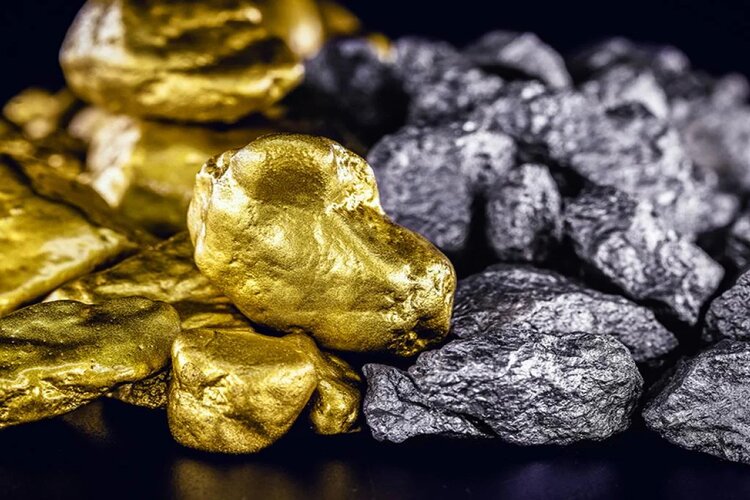 Gold price sees an all time drop, Silver remains same 