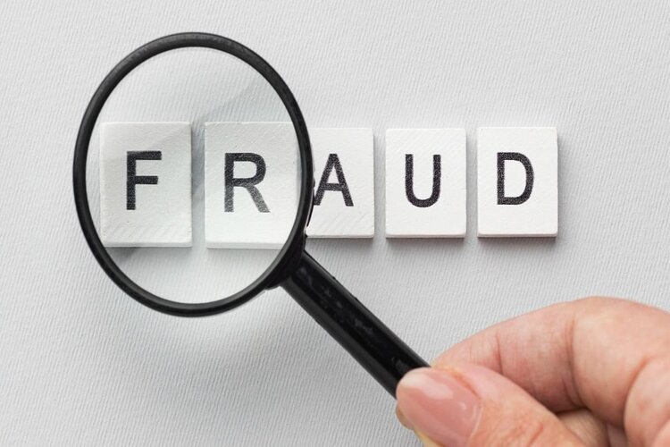 Mumbai woman loses Rs 1.6 lakh, tried to order liquor online