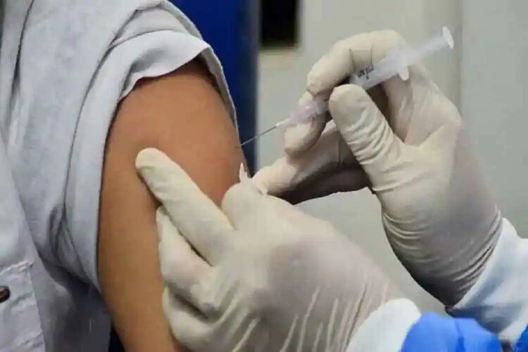 Vaccination: UP में चलेगा महाभियान, जून में एक करोड़ टीके लगाएगी योगी सरकार