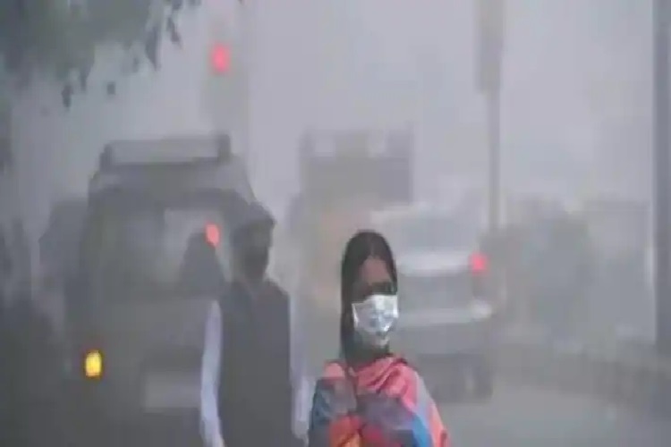 Noida Pollution: बढ़ते प्रदूषण को लेकर नोएडा में भी स्कूल और कॉलेज बंद करने का आदेश