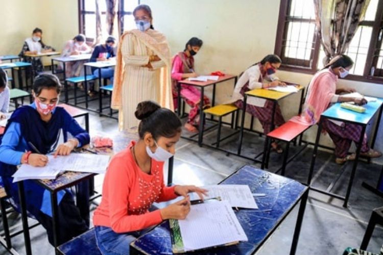 CBSE परीक्षा मोड में बदलाव,  छात्रों को एग्जाम सेंटर बदलने का दिया मौका