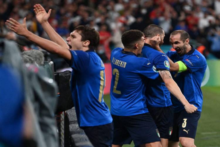 Italy Win UEFA Euro 2020: पेनल्टी शूटआउट में इंग्लैंड को 3-2 से हराकर इटली ने दूसरी बार जीता ये खिताब