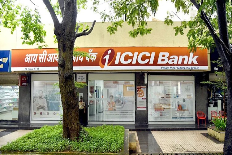 ICICI बैंक के ग्राहकों हो जाएं सावधा! बैंक 1 अगस्त से करने जा रहा कई बदलाव, जानें कहां बढ़ने वाले हैं कितने चार्ज?