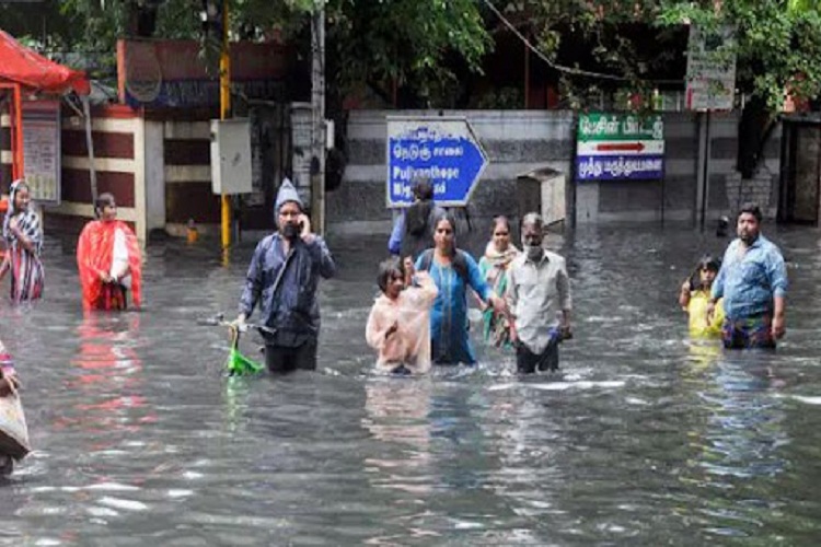 तमिलनाडु और आंध्र प्रदेश में भारी बारिश की आशंका, मौसम विभाग ने जारी किया रेड अलर्ट