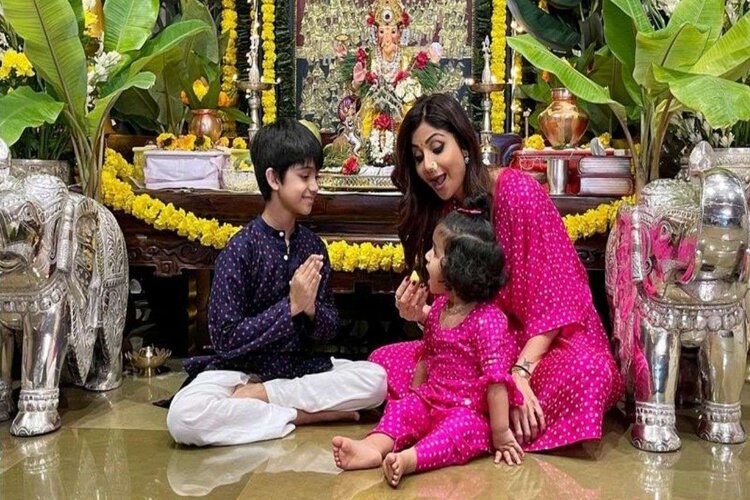 Shilpa Shetty rides a mule, watch the video 