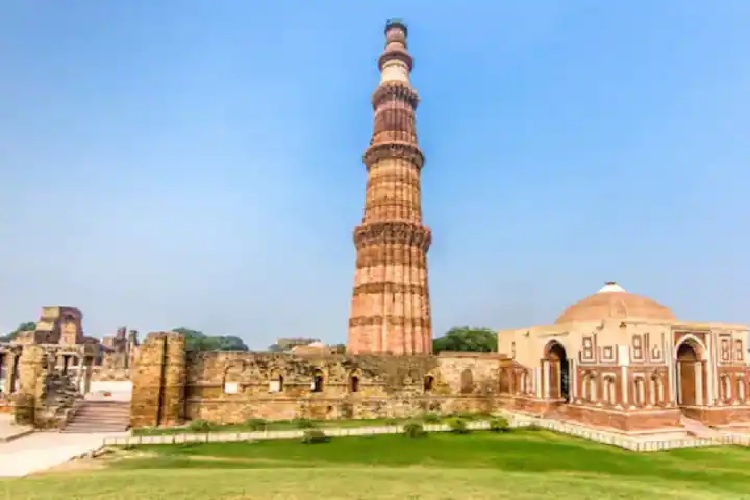 Qutub Minar Masjid News: कुतुब मीनार नहीं ‘विष्णु स्तम्भ’ है ?