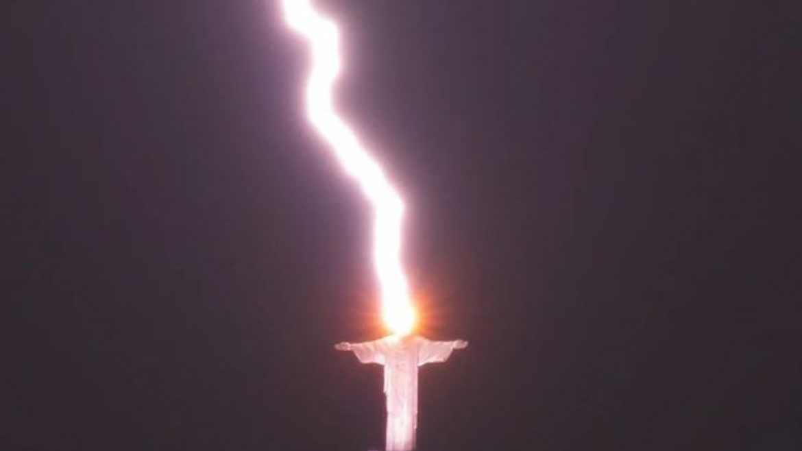 Surreal: Photographer Captures the Exact Moment Lightning Strikes ‘Christ The Redeemer’ Statue