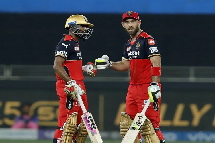 IPL  2021: RCB का प्ले-ऑफ में पहुंचना लगभग तय, RR को 7 विकेट से हराया 