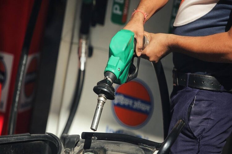 Petrol-Diesel prices hiked again, Rates reached beyond ₹ 100