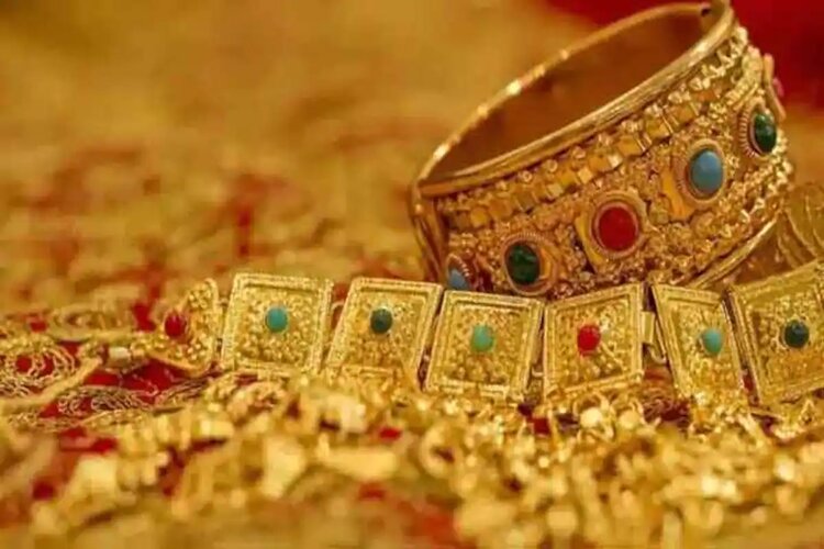 Gold Ornaments: पैरों में क्यों नहीं पहनते है सोने के गहने, जानें इसके पीछे की वजह