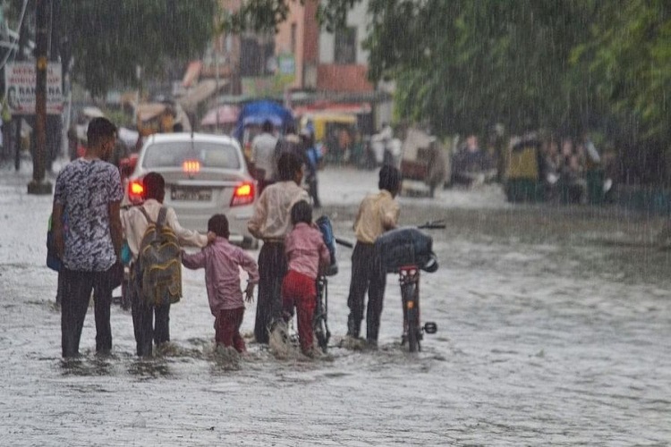 केरल में एक फिर भारी बारिश का खतरा, इन 6 जिलों के लिए ऑरेंज अलर्ट जारी 