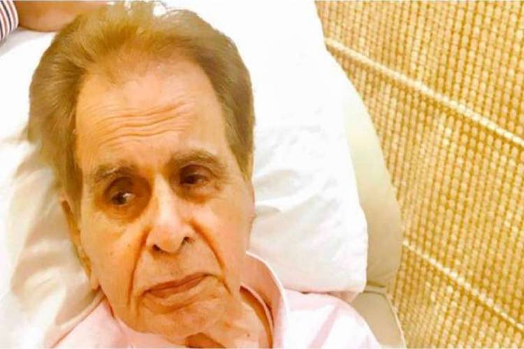 Dilip Kumar Health: बॉलीवुड के First Khan नहीं रहे, 98 की उम्र में दिलीप कुमार का निधन