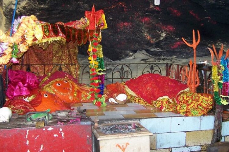 पाकिस्तान में स्थित है देवी शक्तिपीठ का मंदिर, जहां मुस्लिम भी पूजा करते हैं