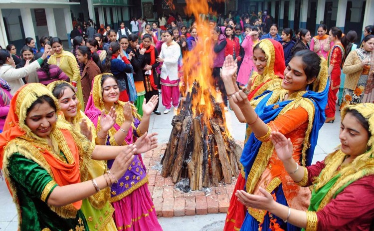 A very Happy Lohri to everyone: here are 5 gift ideas to give to your loved ones