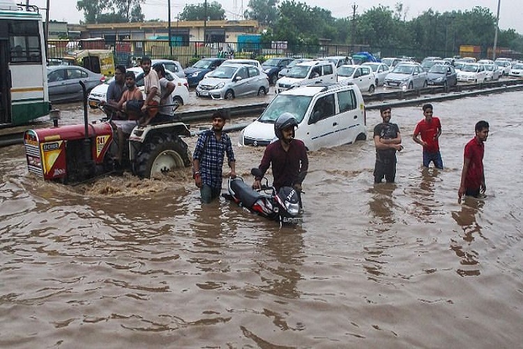 Delhi Rain: दिल्ली भईल पानी-पानी, मौसम विभाग जारी कईलस ऑरेंज अलर्ट