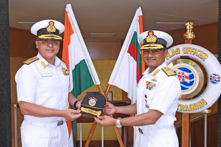 Indian Navy invites Applications for 300 Posts 