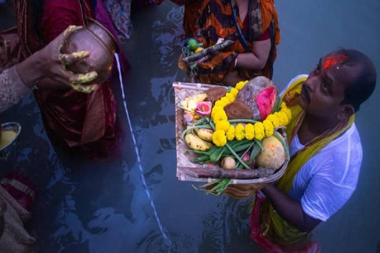 कल नहाए-खाए से होगी छठ पर्व की शुरुआत, अभी जान लें पूजा की सामग्री 