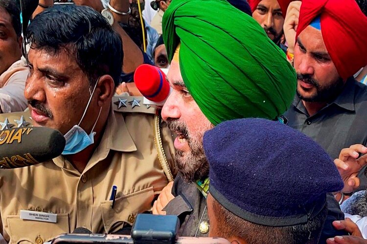 Lakhimpur Kheri: Sidhu and other leaders protest against Lakhimpur Violence 