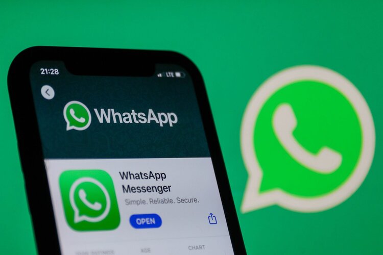 Hack to read Whatsapp texts without opening the chat 