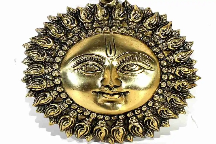 Surya Dev Special : रविवार के दिन इन मंत्रों से करें सूर्य देव की पूजा, माना जाता है कि घर में सुख आता है