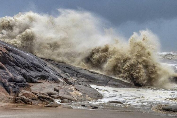 Cyclone Tauktae: Mumbai में 580 Corona मरीजों को किया गया शिफ्ट, मौसम विभाग ने किया अलर्ट