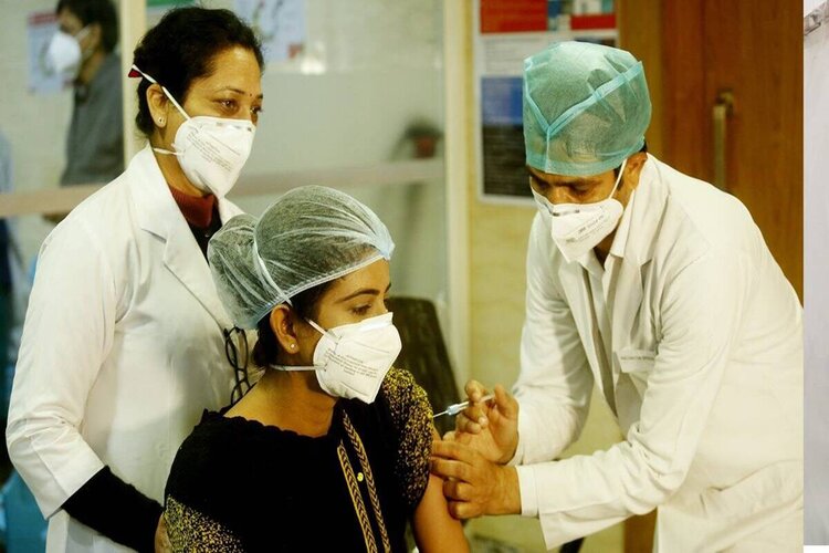 Vaccination for 18+ stopped in Delhi, CM Kejriwal made an appeal to the centre.