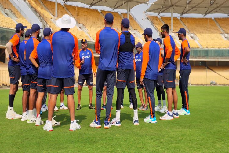 Ravi Shastri fills up with team India for net practice in Chennai against England