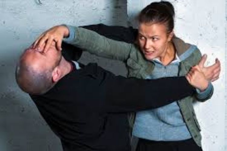 5 self defense techniques every woman must know, in order to get out of trouble