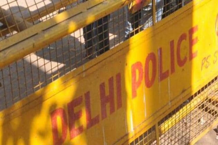 Delhi: Class 12th student hits teacher with an Iron rod 