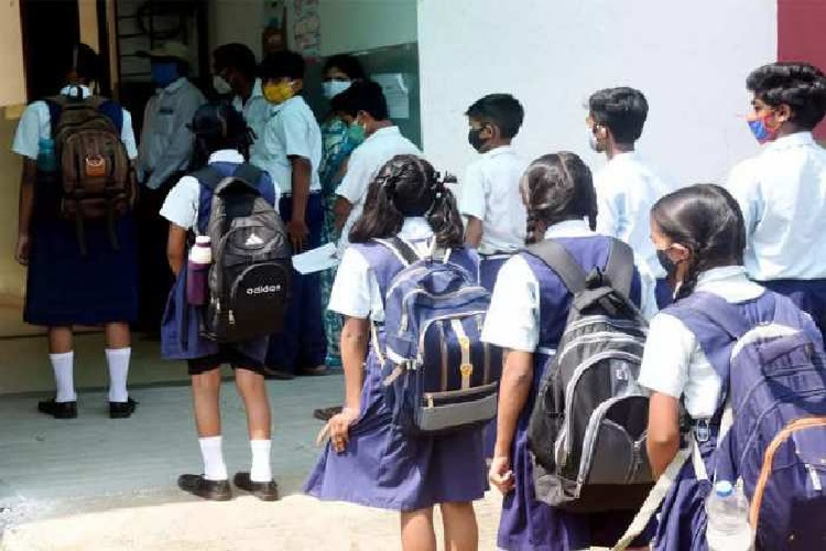 UP School Reopen:  सोमवार से खुलेंगे यूपी के सभी स्कूल