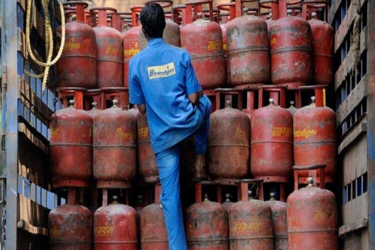 LPG Cylinder: Price hikes again, costlier by Rs 50 