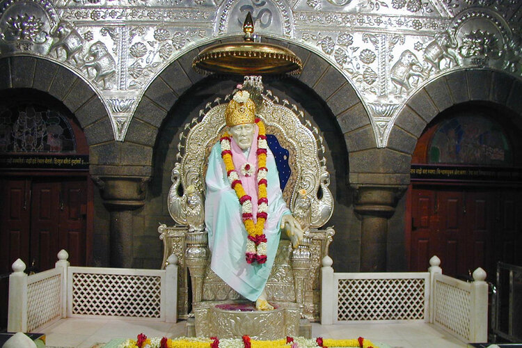 Shirdi: Sai Baba Temple lifts restrictions for Devotees 