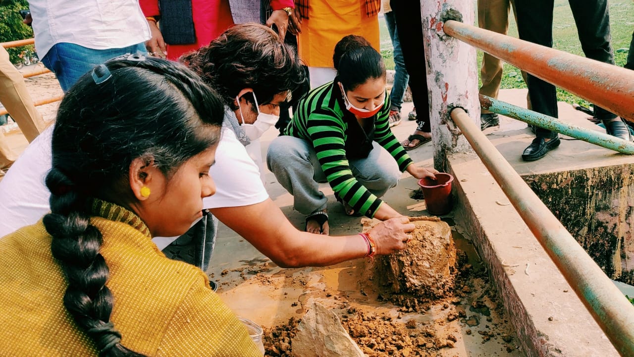 सांसद रवि किशन ने किया छठ घाटों का निरीक्षण, देशवासियो को दी छठ की शुभकामनाएं