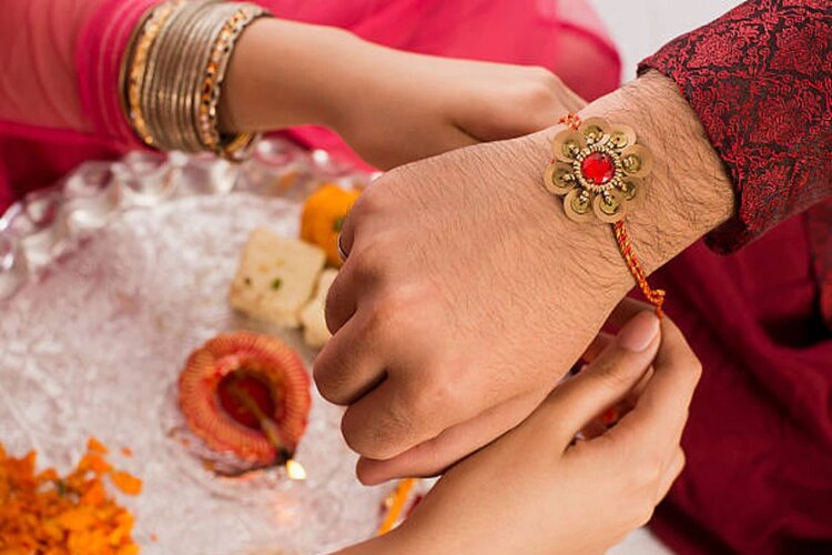 Raksha Bandhan 2021: Date, Auspicious time and other details 