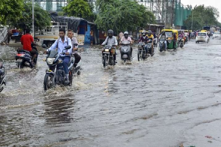 अहमदाबाद में स्कूल बंद, मूसलाधार बारिश के कारण 1,500 से अधिक लोगों को निकाला गया