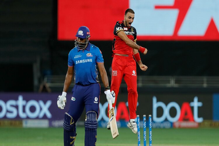 IPL 2021: हर्षल पटेल ने ली हैट्रिक, बैंगलोर प्ले-ऑफ में पहुंचने के बेहद करीब 