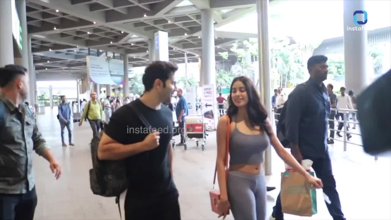 Video: Varun Dhawan  और  Janhvi Kapoor मुंबई एयरपोर्ट पर स्पॉट हुए