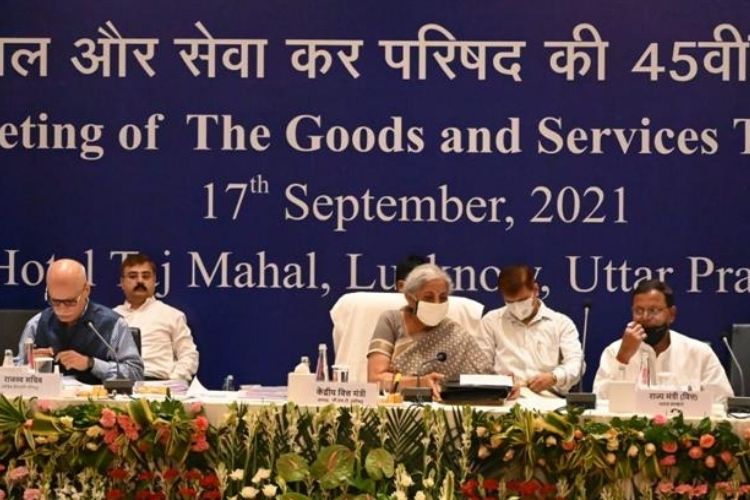 GST Council meeting: जानिए क्यों GST में शामिल नहीं होगा पेट्रोल-डीजल